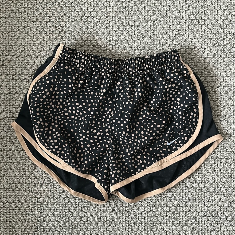 NEW NIKE WOMENS TEMPO SHORT